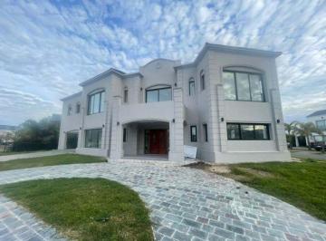 Casa de 6 ambientes, Quilmes · Exelente Casa en Alquiler en Nuevo Quilmes