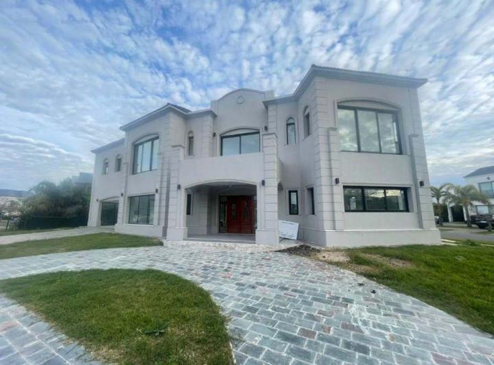 Casa · 364m² · 6 Ambientes