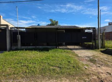 Casa · 70m² · 2 Dormitorios · 1 Cochera · Vendo Casa con Pileta en Concepción del Uruguay, Entre Ríos