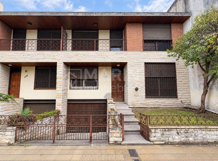 Casa · 170m² · 5 Ambientes · 2 Cocheras