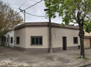 Casa · 77m² · 3 Ambientes · Casa en Alquiler - 2 Dorm. 1 Baño - 77 m - La Plata