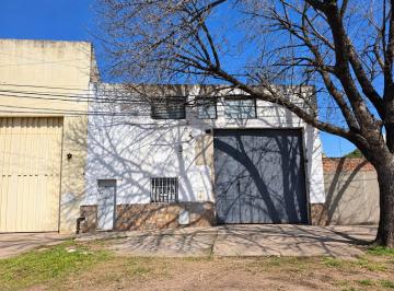 Bodega-Galpón · 228m² · Galpón en Azcuenaga