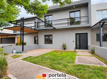 PH de 7 ambientes, Córdoba · Alquiler Chacras del Norte! 3 Dorm. Amplio Patio! Cerca de Guardia!