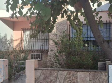 Casa · 144m² · 8 Ambientes · 1 Cochera · Venta Casa a Refaccionar Zona Centro Apto Crédito