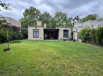 Casa · 120m² · 4 Ambientes · 2 Cocheras · Casa en Una Planta en Barrio Santa Fe Chico