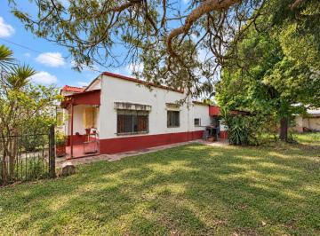 Casa · 117m² · 4 Ambientes · 1 Cochera · Casa 3 Ambientes Venta L. Guillon Doble Lote 20x30