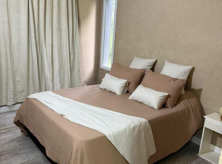Casa · 200m² · 5 Ambientes · 1 Cochera