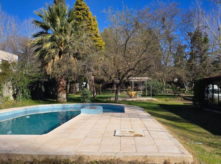 Casa · 293m² · 5 Ambientes · 4 Cocheras