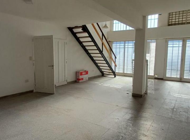 Bodega-Galpón · 300m² · 4 Ambientes · 1 Cochera