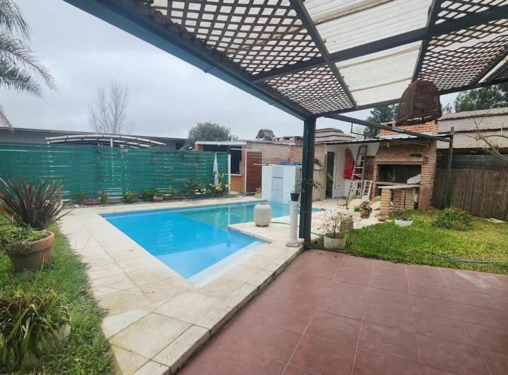 Casa · 272m² · 4 Ambientes · 2 Cocheras