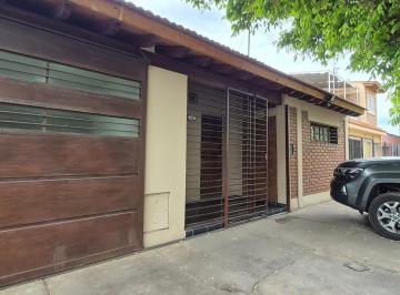 Casa · 174m² · 4 Dormitorios · 1 Cochera · Casa en Venta en Barrio Cadore