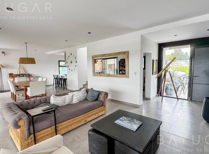 Casa · 173m² · 4 Ambientes · 2 Cocheras