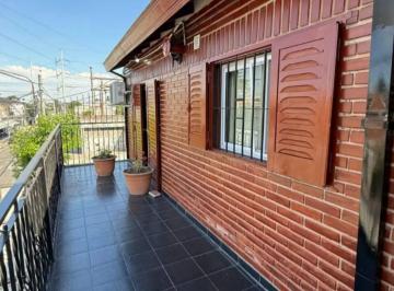 Casa · 225m² · 4 Ambientes · 1 Cochera · Casa 4 Amb. en Planta Alta + Local Comercial Pb
