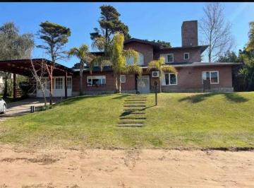 Casa · 240m² · 5 Ambientes · 2 Cocheras · Casa en Alquiler Pinamar Zona Alamos