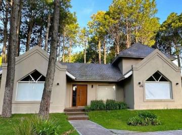 Casa · 180m² · 4 Ambientes · Casa en Alquiler en Pinamar - Zona Aromos