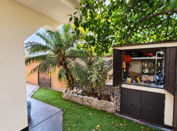 Casa de 7 ambientes, Córdoba · Casa de 197 m² con 3 Dorm. en Venta en Mirador