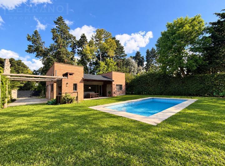 Casa · 80m² · 3 Ambientes · 2 Cocheras