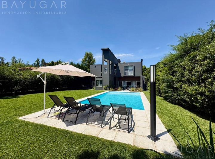 Casa · 220m² · 6 Ambientes · 5 Cocheras