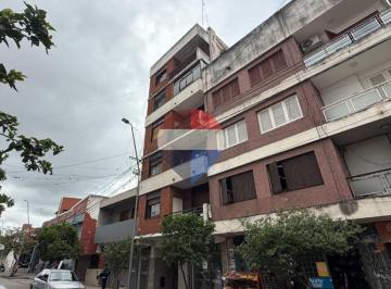 Departamento · 64m² · 3 Ambientes · Venta Dos Dorm 65 m² - Centro