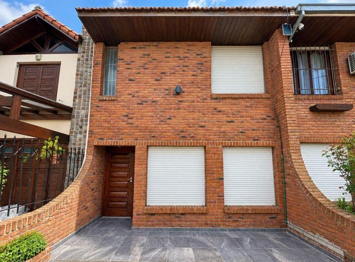 Casa · 88m² · 4 Ambientes · 1 Cochera