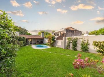 Casa · 211m² · 4 Ambientes · 2 Cocheras · Venta Casa 4 Ambiente en Boulogne, 3 Dorm., Playroom, Jardín, Pileta y Quincho