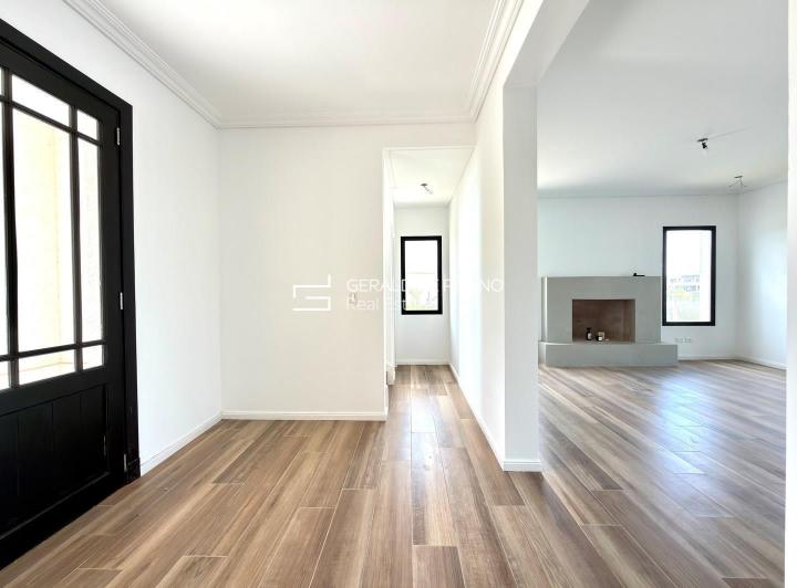 Casa · 230m² · 5 Ambientes · 1 Cochera