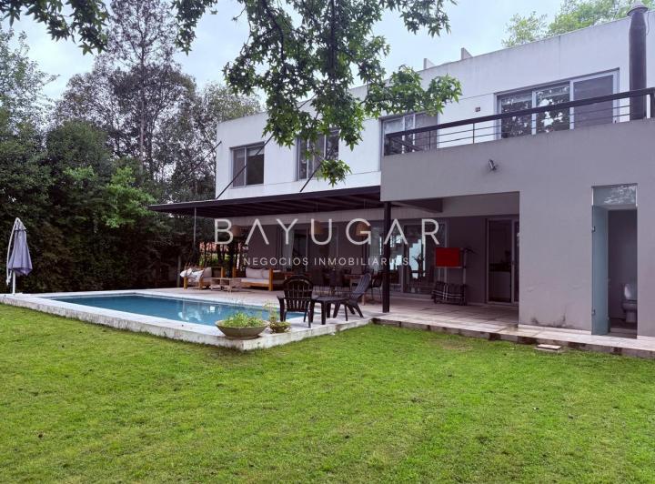 Casa · 174m² · 6 Ambientes · 5 Cocheras