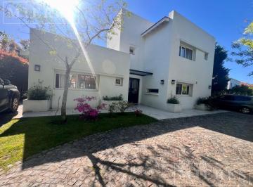 Casa · 250m² · 6 Ambientes · 2 Cocheras · Casa en Alquiler de Verano en Santa María de Tigre - Enero