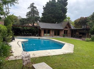 Casa · 480m² · 8 Ambientes · 2 Cocheras · Casa en Beccar