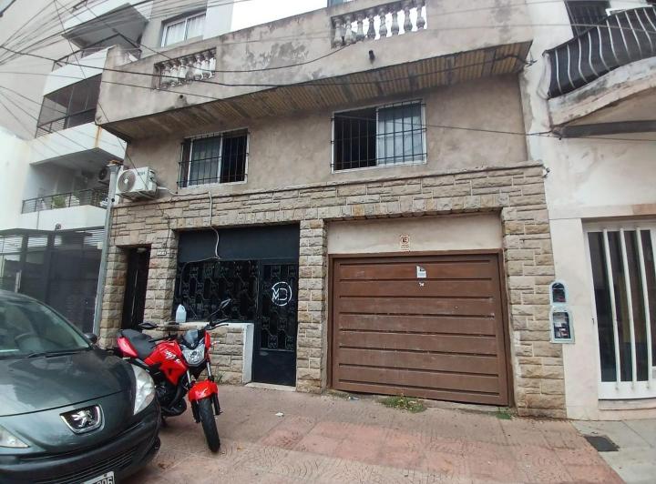 Casa · 350m² · 12 Ambientes · 2 Cocheras