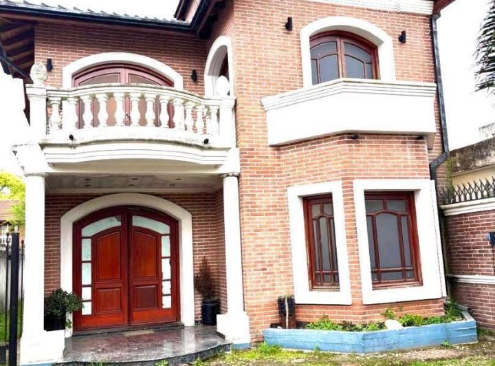 Casa · 190m² · 5 Ambientes · 1 Cochera