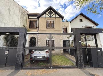Casa · 306m² · 4 Ambientes · 2 Cocheras · Clásico Chalet con 3 Dorm. en Vicente López