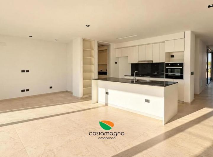Casa · 139m² · 3 Ambientes · 2 Cocheras