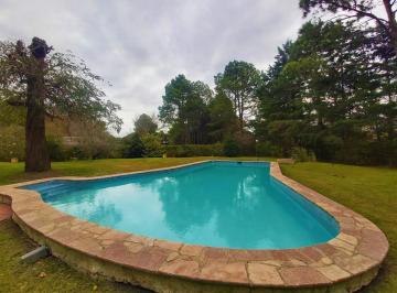 Casa · 130m² · 4 Ambientes · 10 Cocheras · Hermosa Propiedad - Barrio Parque Exaltación