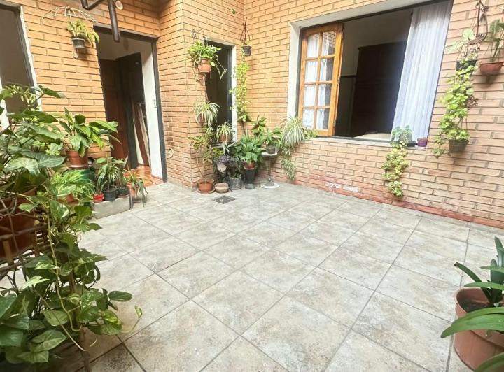 Casa · 255m² · 5 Ambientes · 1 Cochera