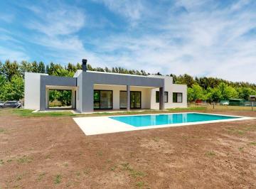 Casa · 125m² · 6 Ambientes · 1 Cochera · Casa en Venta Miralagos
