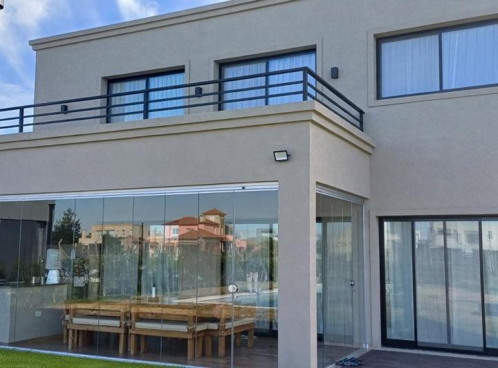 Casa · 187m² · 4 Ambientes · 4 Cocheras