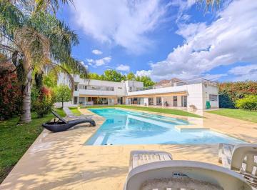 Casa · 532m² · 6 Ambientes · 2 Cocheras · Casa de 5 Dorm. en Venta en Club de Campo, Los Alamos. Ibarlucea