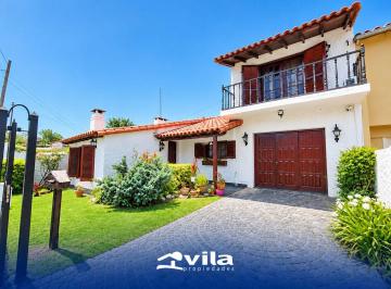 VLA-VLA-2367_2 · Venta Casa 5 Ambientes Piscina Quincho Parrilla Hermosa! Circ 1° Ciudad Evita