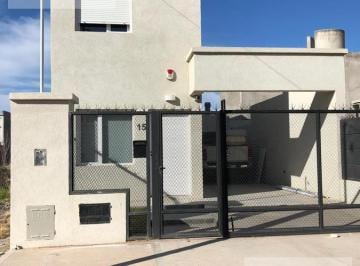 PH · 79m² · 4 Ambientes · 1 Cochera · PH - Cipolletti