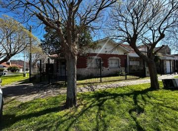Casa · 150m² · 5 Ambientes · 1 Cochera · Casa 5 Ambientes Venta Constitucion Quincho Hogar