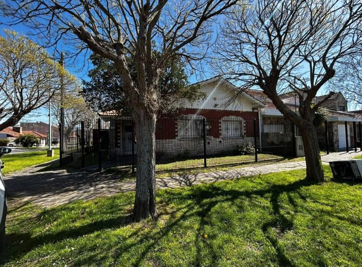 Casa · 150m² · 5 Ambientes · 1 Cochera