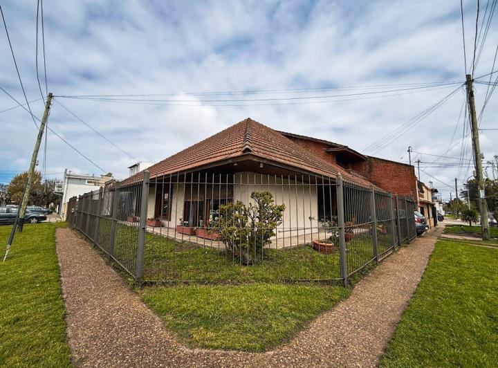 Casa · 236m² · 5 Ambientes · 3 Cocheras