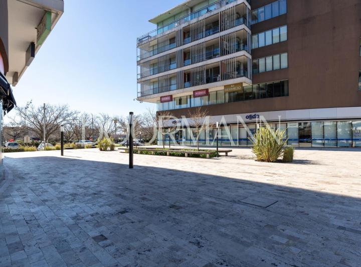 Oficina comercial · 107m² · 4 Ambientes · 2 Cocheras