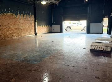 Bodega-Galpón · 211m² · Galpon + Departamento en Venta La Plata