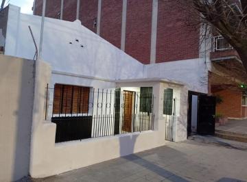 Casa de 5 ambientes, Neuquén · Venta - Casa de 3 Dorm. + Departamento - Jujuy 350