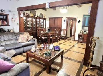 Casa · 243m² · 3 Dormitorios · 2 Cocheras · Venta Chalet 4 Ambientes Barrio Pompeya