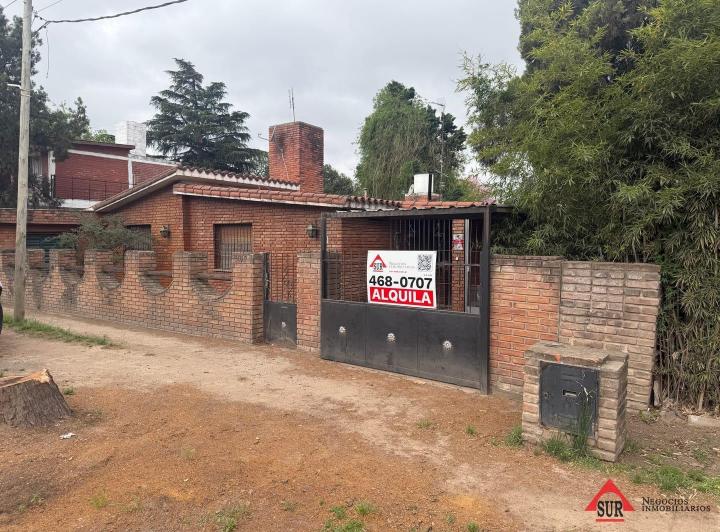Casa · 211m² · 1 Ambiente · 2 Cocheras