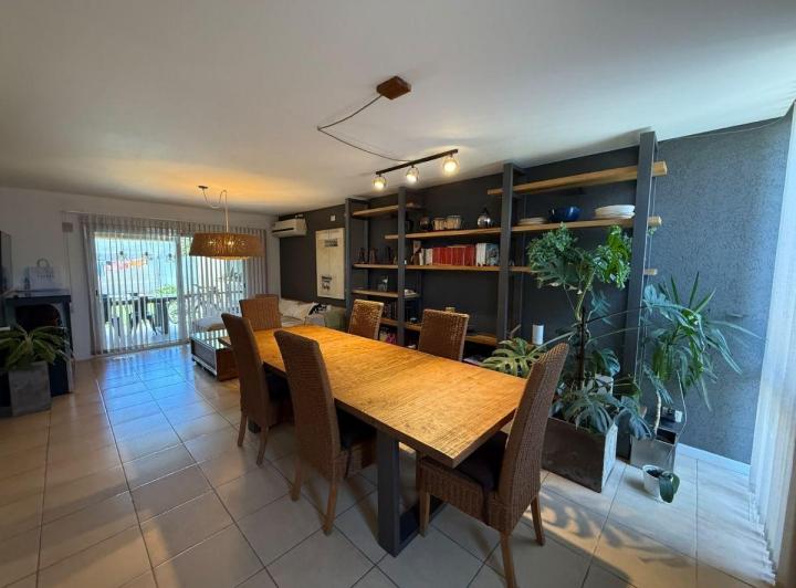 Casa · 140m² · 9 Ambientes · 1 Cochera