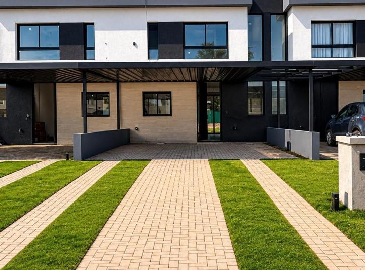 Casa · 150m² · 5 Ambientes · 2 Cocheras